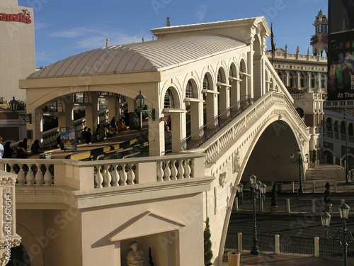 Wallpaper Mural venetian bridge Torontodigital.ca
