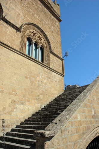 scalinata del palazzo del popolo di orvieto