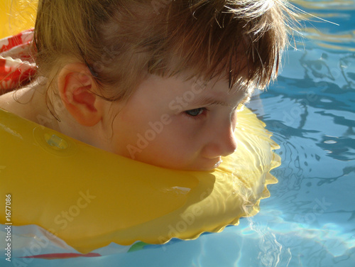 Fotografie petit baigneuse pensive