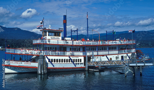 columbia riverboat