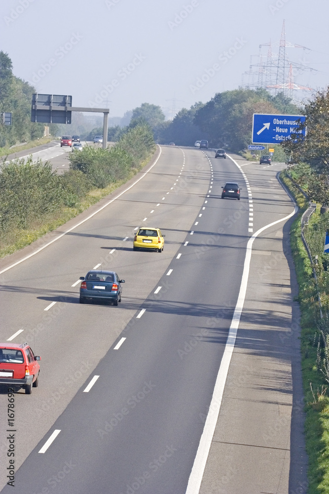 cars on a three-lane autobahn