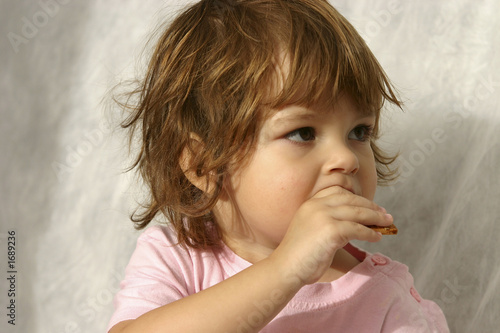 Photos eating biscuits
