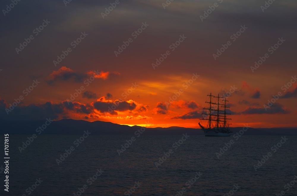 Obraz premium ship on the sunset