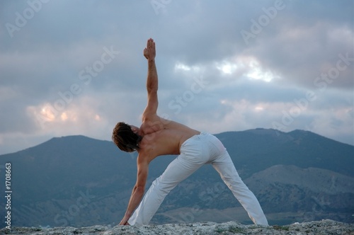hatha-yoga: utthita-trikonasana