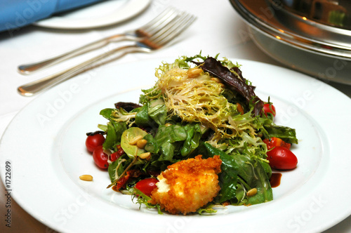 fresh mixed green salad