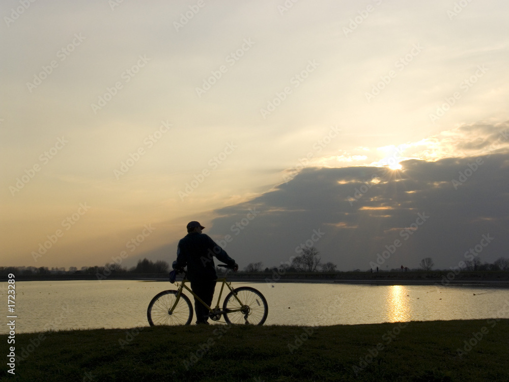 Fototapeta premium boy mountain bike lake reservoir sunset bicycle