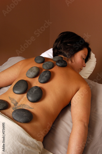 spa massage hot mineral stone treatment