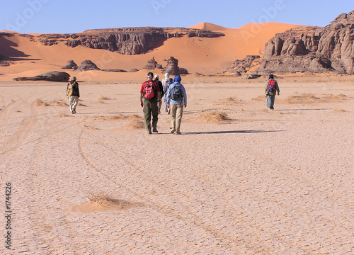 randonneurs dans le sahara