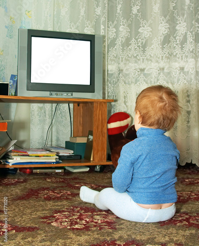 child watching tv