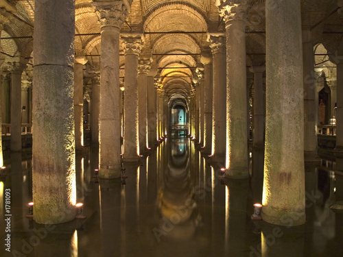 antiguas cisternas de la ciudad de estambul