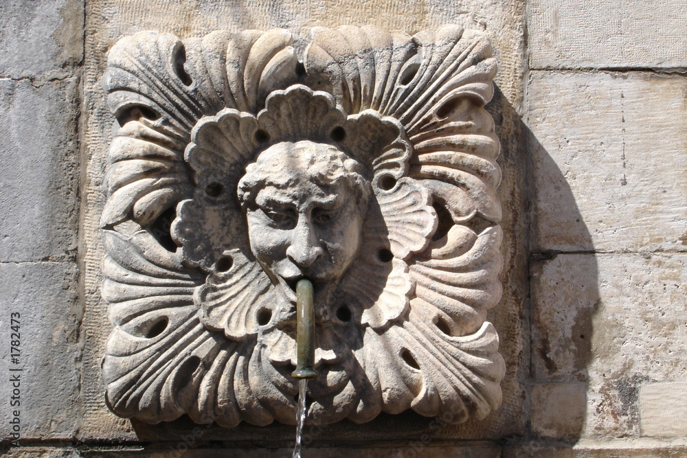 tête sculptée sur fontaine de dubrovnik