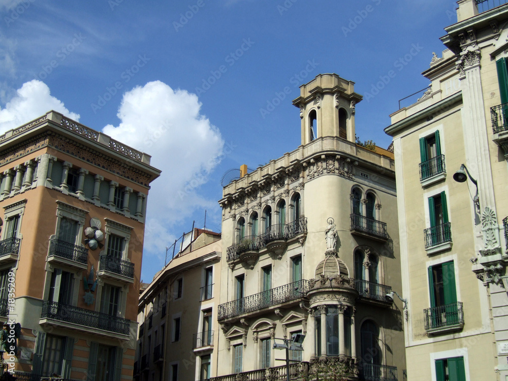 remarkable buildings in barcelona