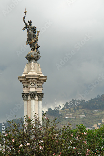 liberty statue, plaza de la independencia