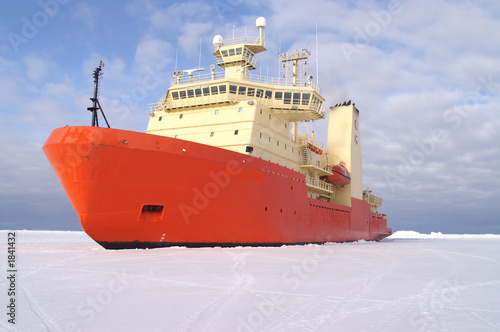 Fotografie icebreaker on sea ice