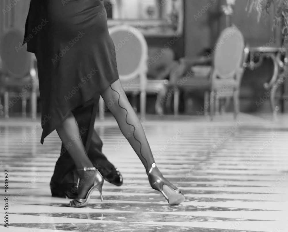 couple dancing tango at a hotel lobby - obrazy, fototapety, plakaty 