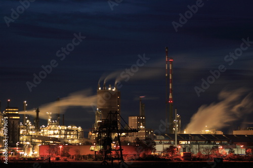 industrie bei nacht photo