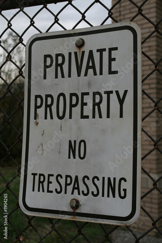 no trespassing sign