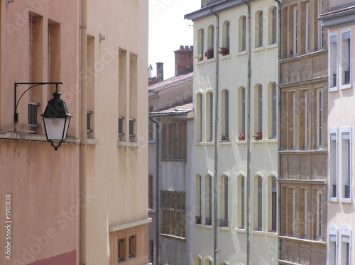 facades et lampadaire