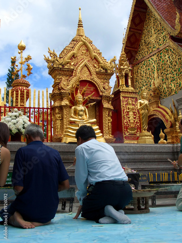 prayers in doi sutep temple photo