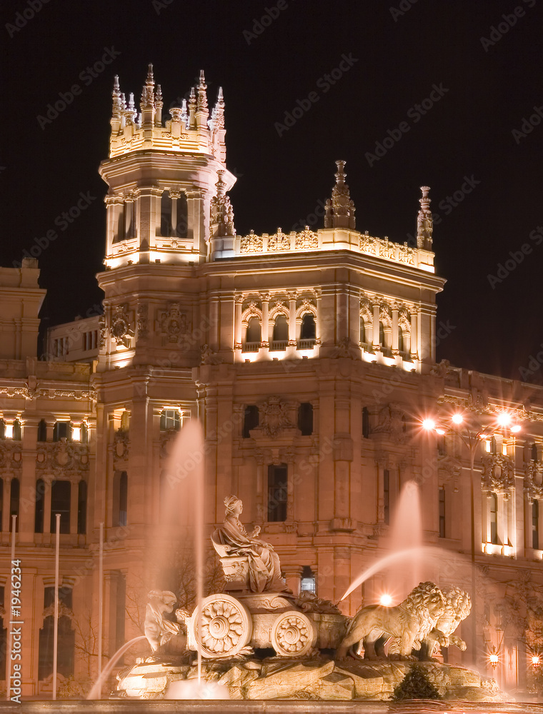 Obraz premium plaza de cibeles, madrid at night