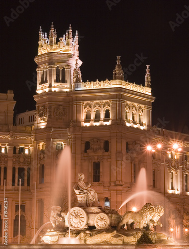 plaza de cibeles, madrid at night