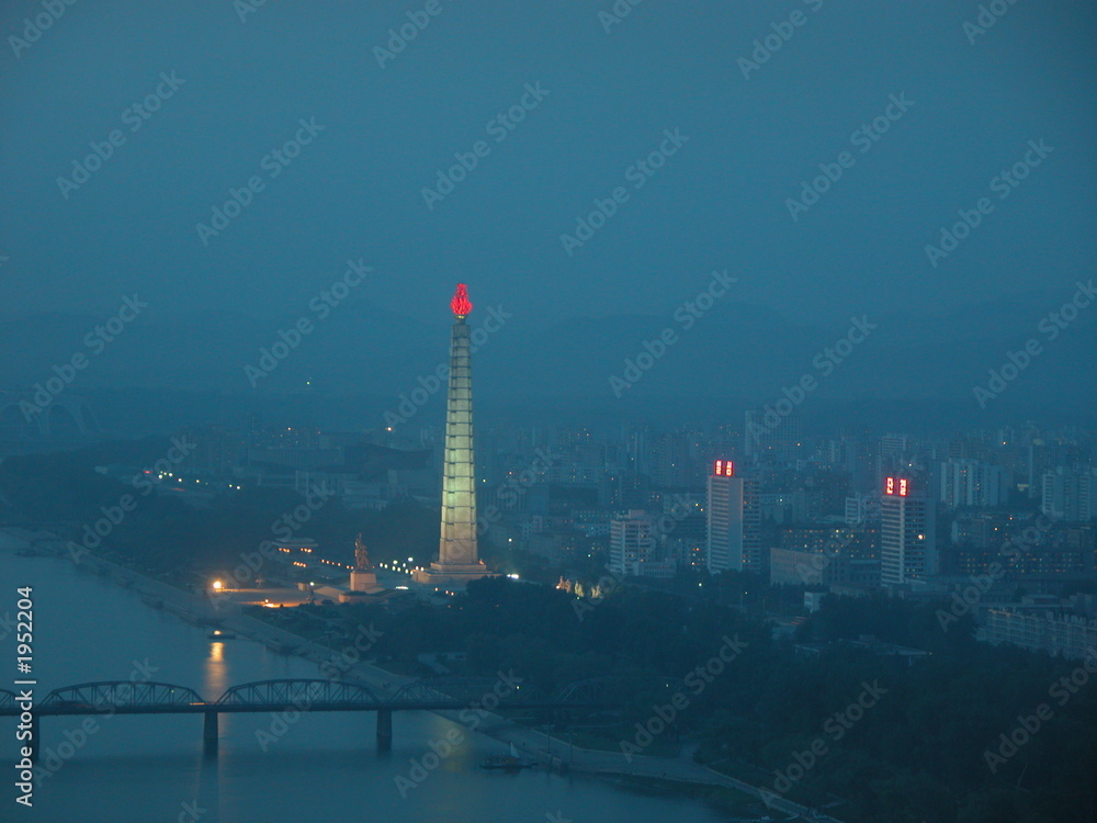 Fototapeta premium juche tower in pyongyang, north korea