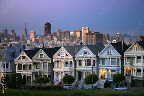 Obraz na płótnie alamo square, san francisco w salonie