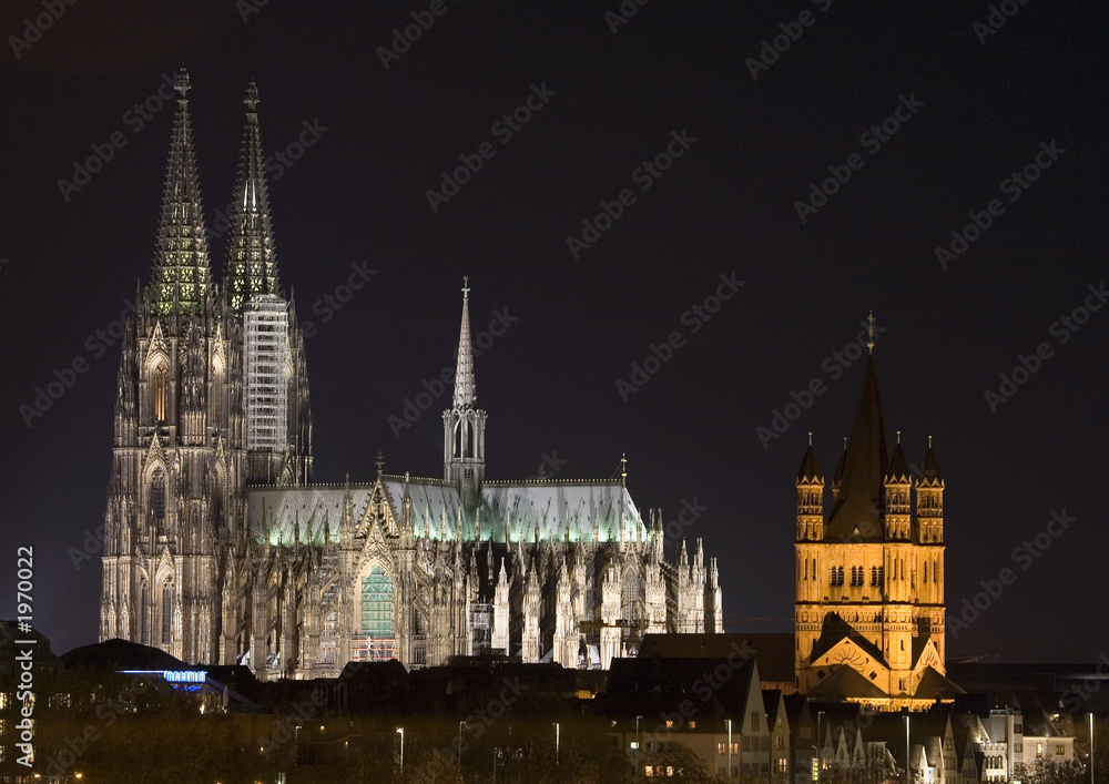 cologne cathedral at night