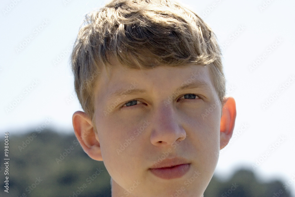 Fotografie teen with piercing glance