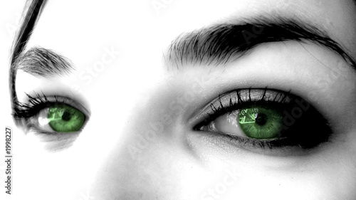 Fotografie yeux vert de femme sexy maquillée