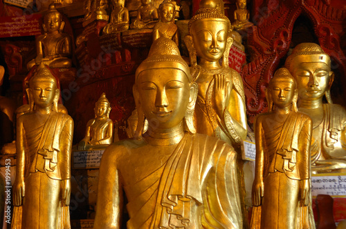 Murais de parede myanmar, pindaya: 8000 buddha's cave