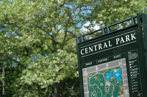 Fotografiet central park sign map new york in summer