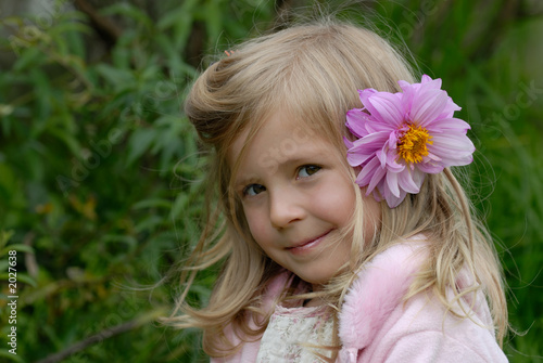 the little girl with a flower in hair