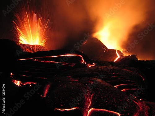 cratères en eruption