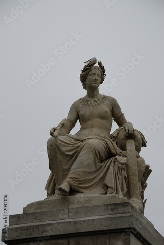 statue in paris