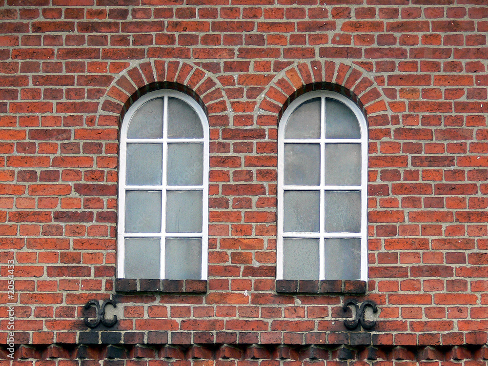 zwei  rundbogenfenster