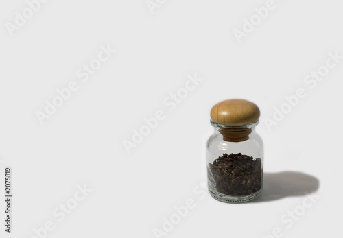 cloves ni a jar