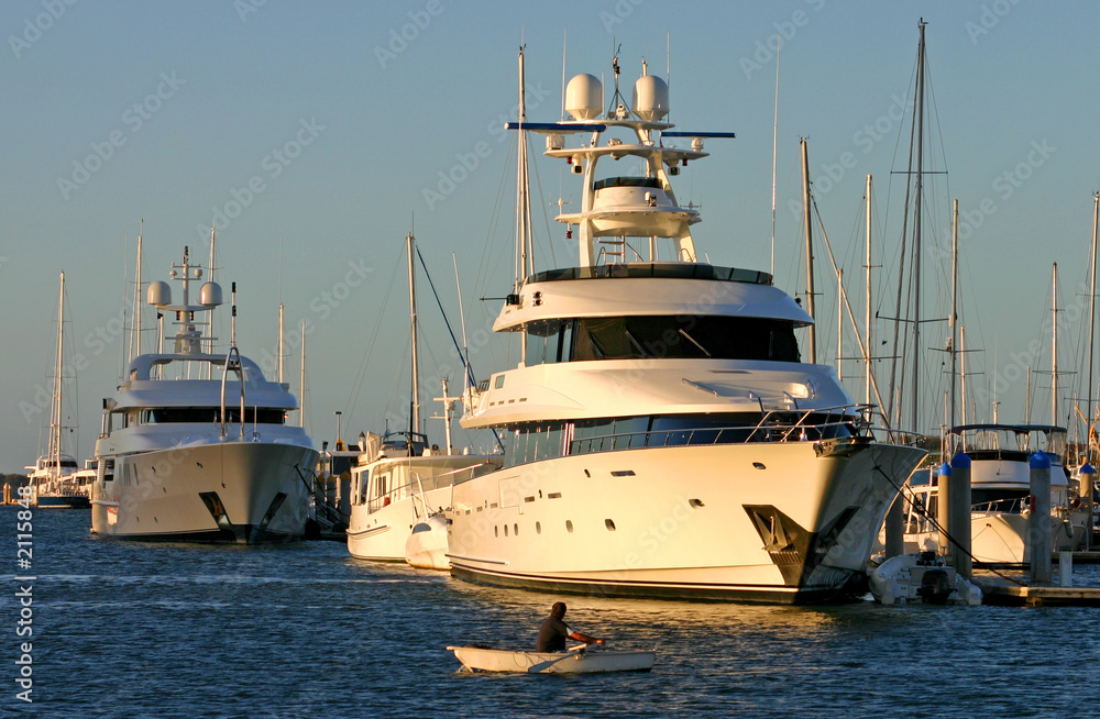 Naklejka premium row boat vs superyacht