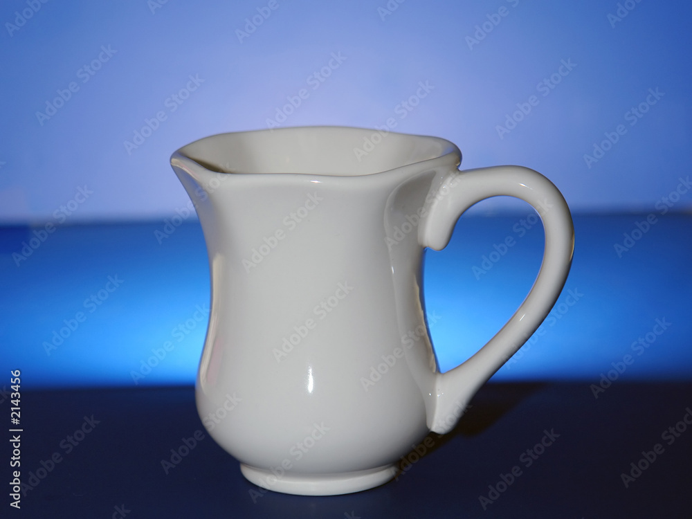 Obraz premium white coffee cup on blue background