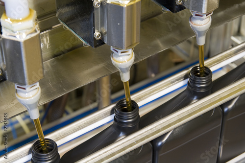 Slika na platnu bottling process 1