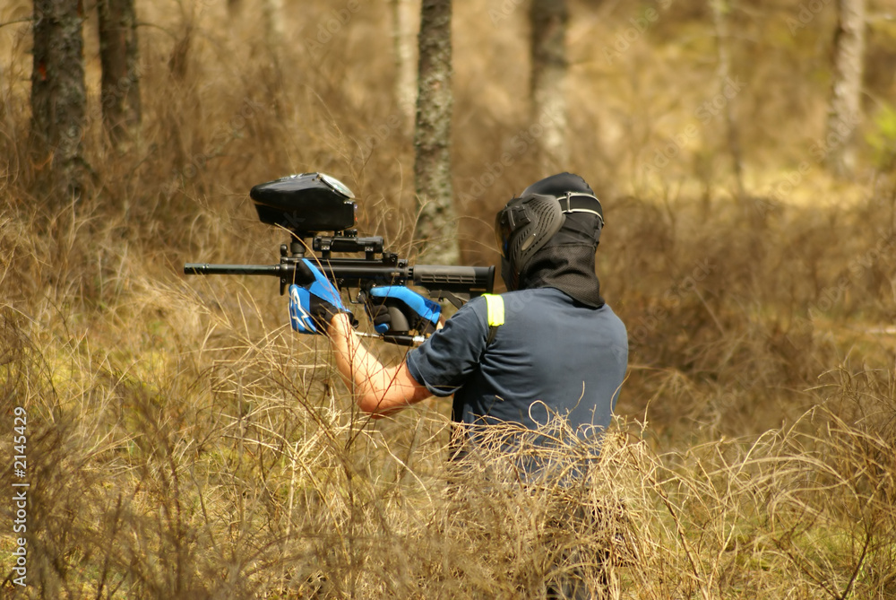 Fototapeta premium paintball player