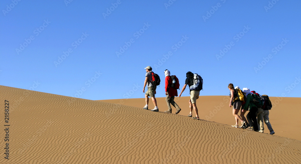 randonneurs dans le désert