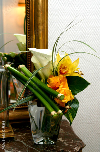 Fotografiet bouquet de fleurs dans un vase