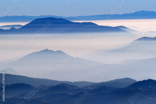 Fototapeta Naklejka Na Ścianę i Meble -  foggy view from mountains