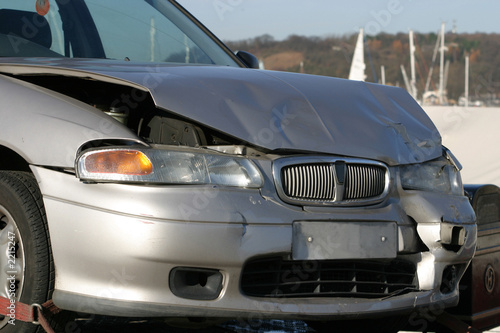 Картината върху платно crash damaged car front