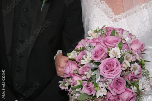 bride groom pink rose bouquet flower