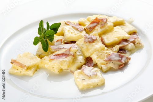 pasta with prosciutto and cream sauce