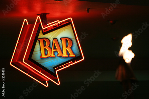 Canvas Print arrow shaped bar sign