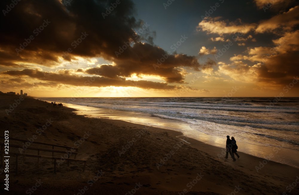 Naklejka premium a romantic night at the beach