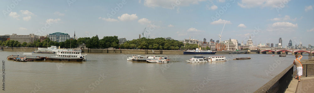 panoramic view of the river thames